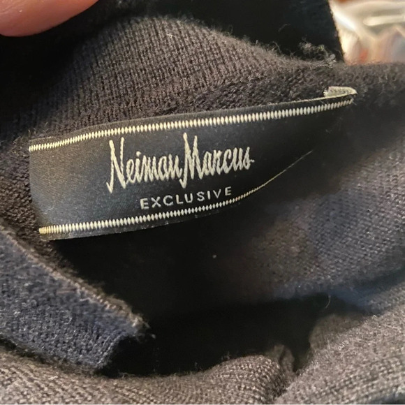 Neiman Marcus  women’s collared black sweater in‎ size small - Picture 8 of 8